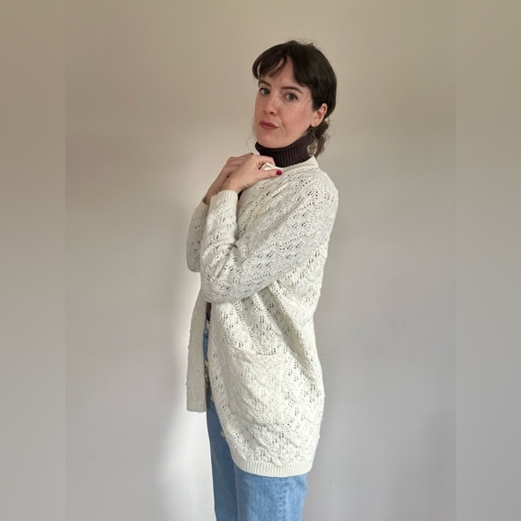 Vintage 1960s Sidney Gould cardigan sweater with iridescent buttons. Size medium - Picture 5 of 11